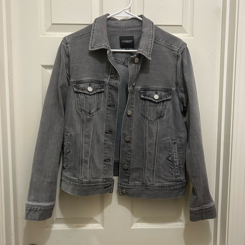 Liverpool Los Angeles denim jacket
Size M
Gray/black
Gently worn